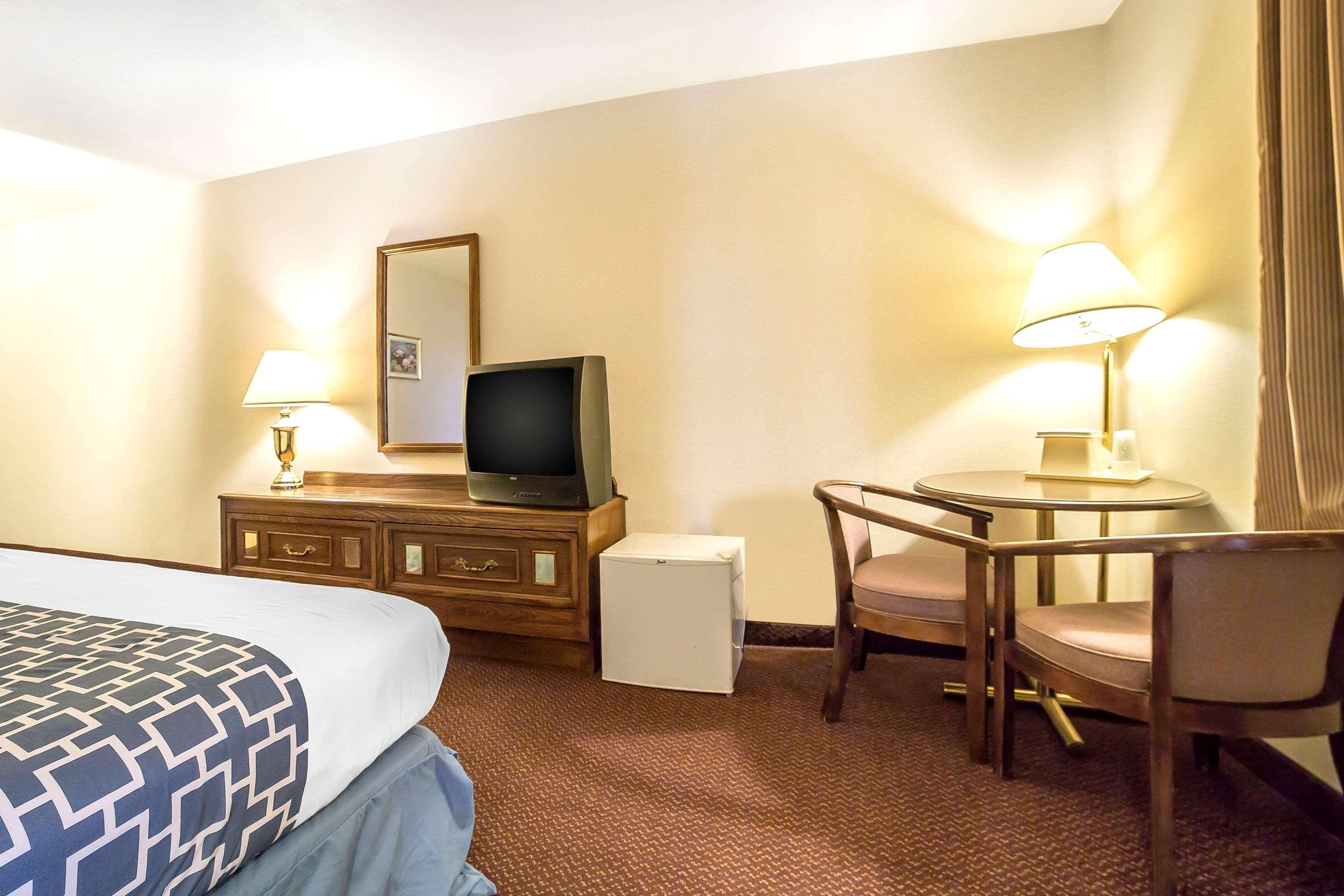 Econo Lodge Inn & Suites Санди Экстерьер фото