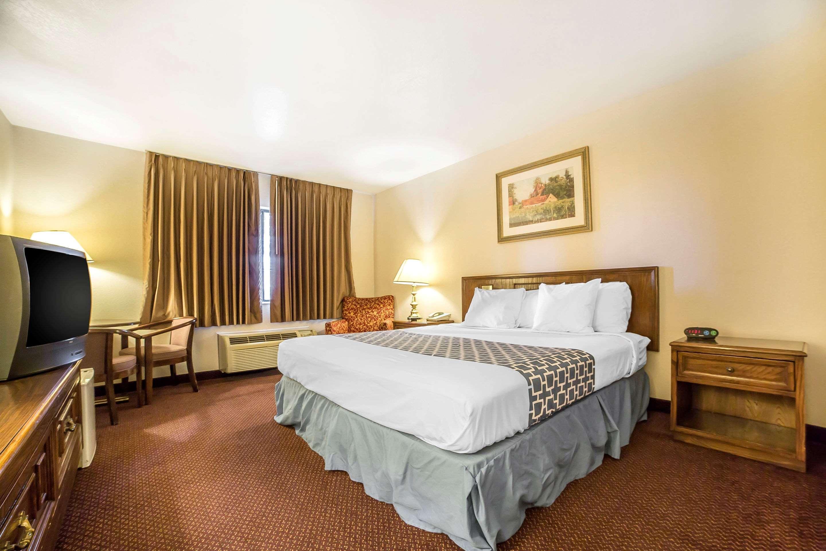 Econo Lodge Inn & Suites Санди Экстерьер фото