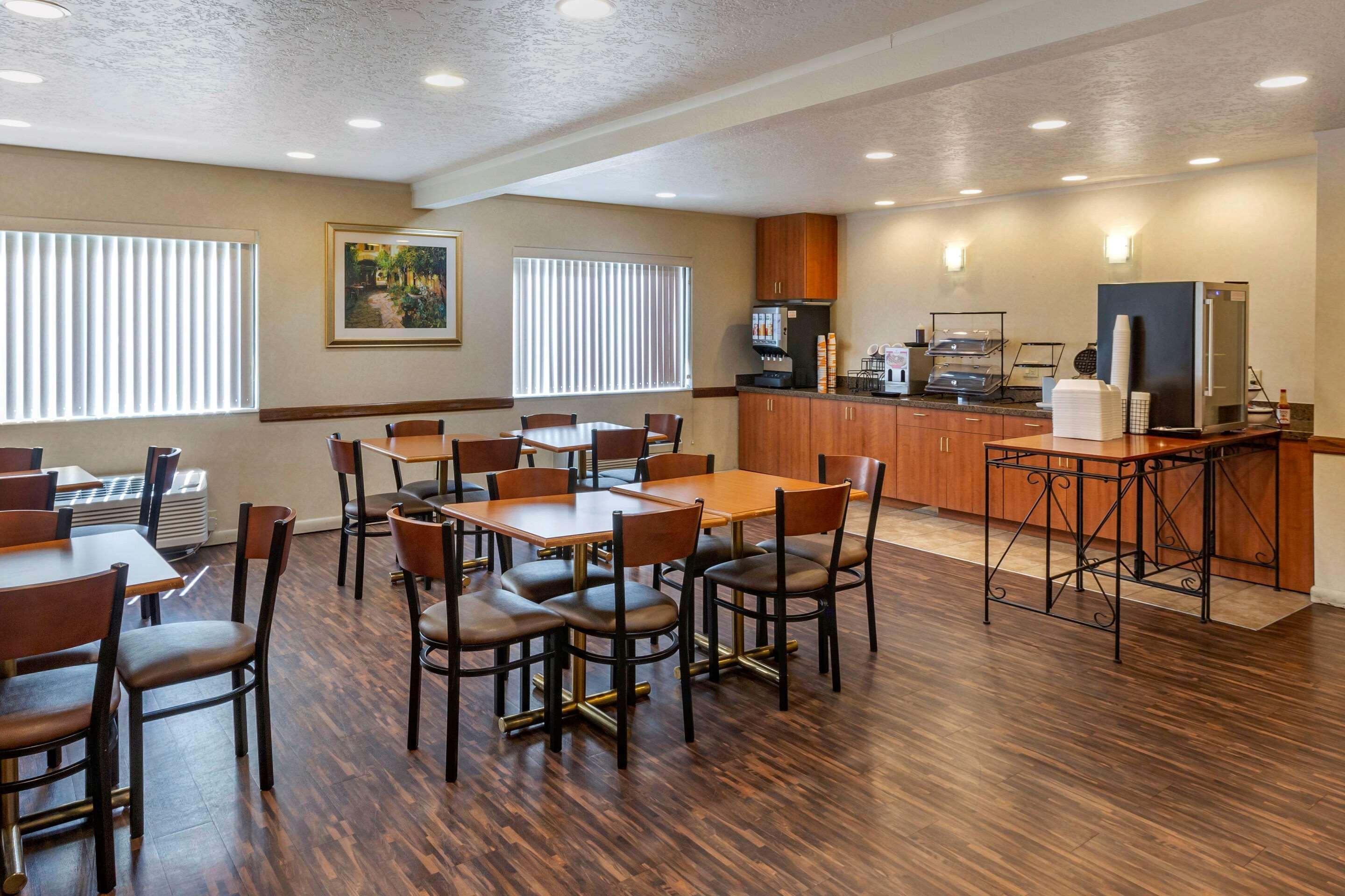 Econo Lodge Inn & Suites Санди Экстерьер фото