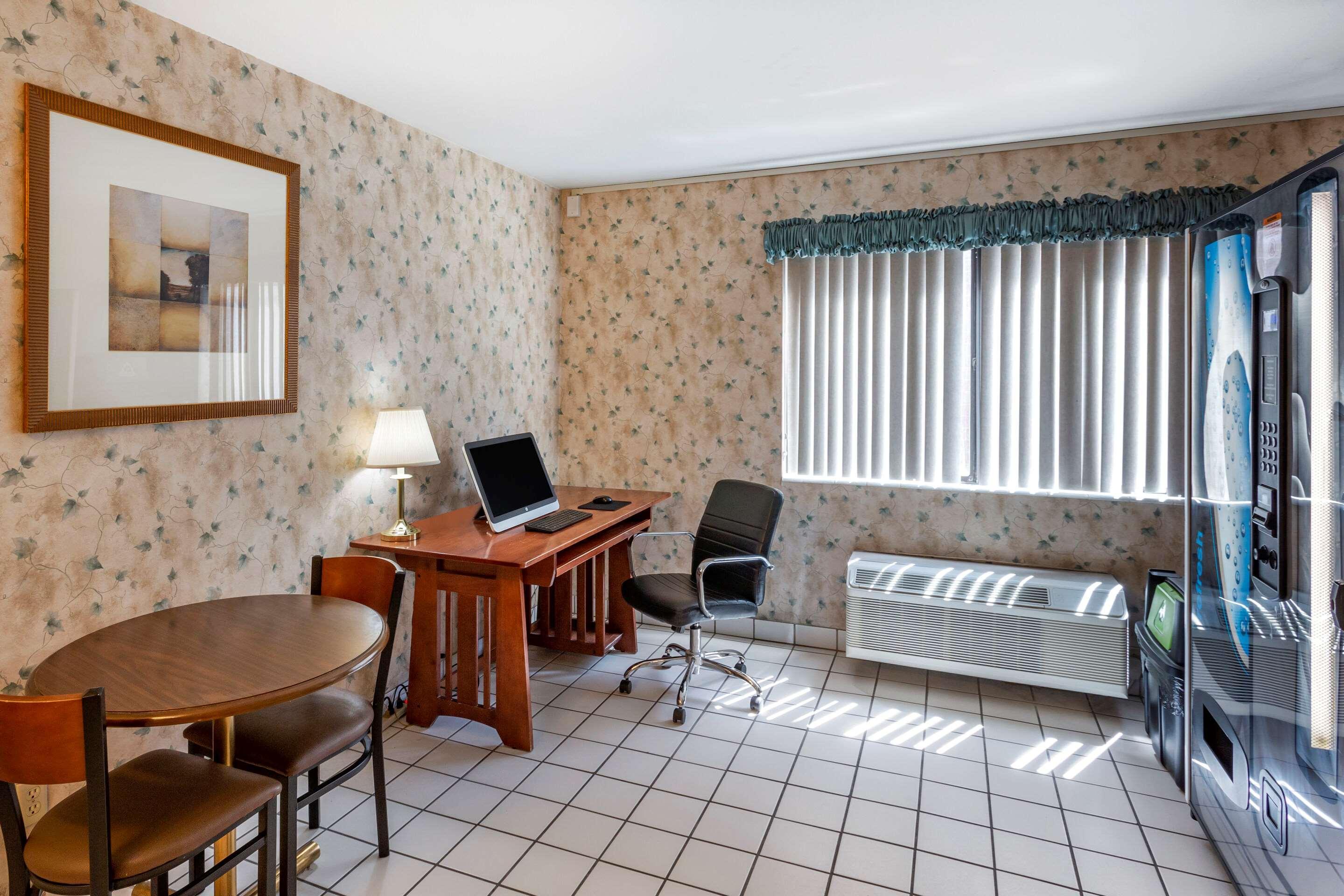 Econo Lodge Inn & Suites Санди Экстерьер фото