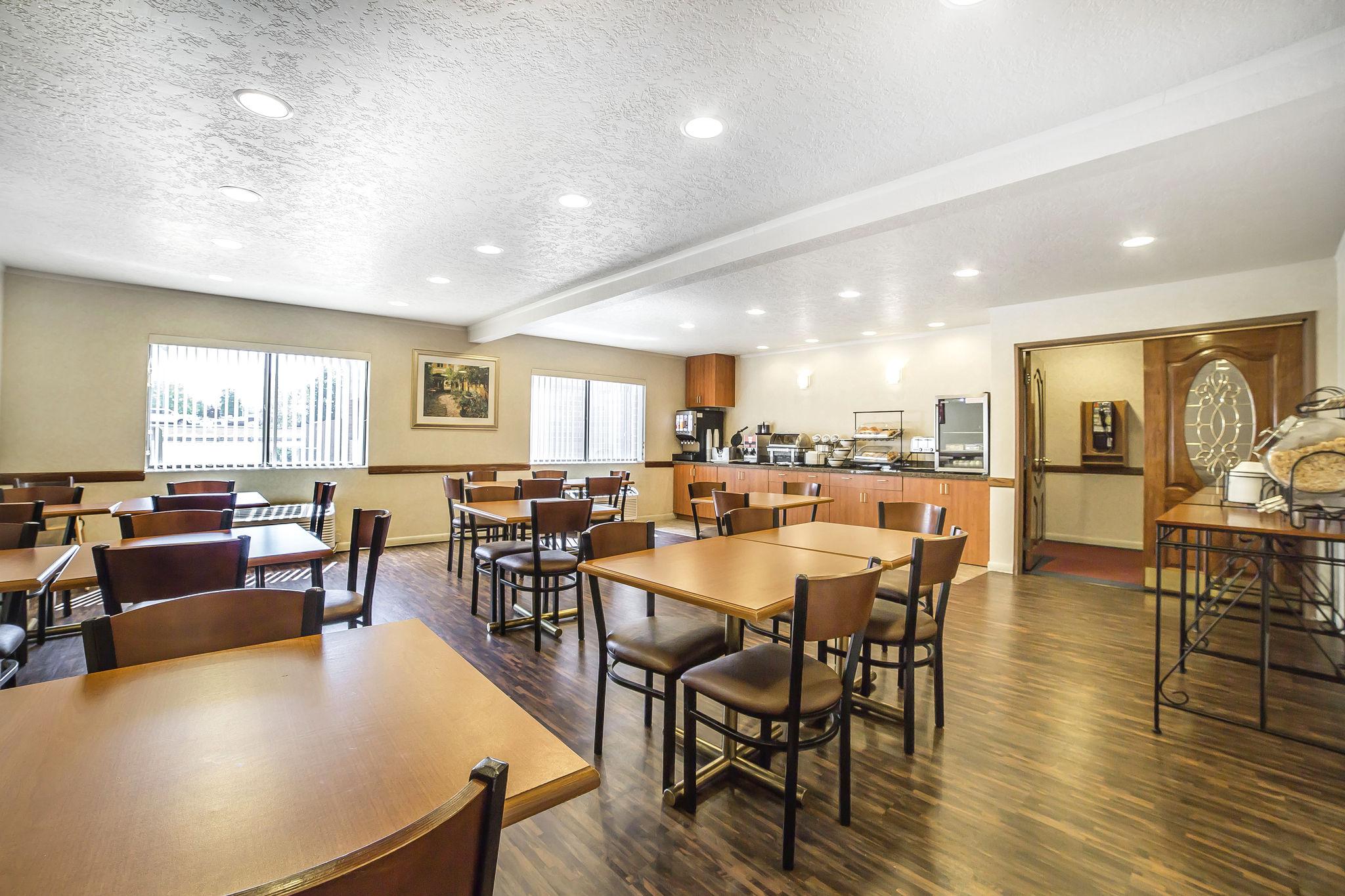 Econo Lodge Inn & Suites Санди Экстерьер фото
