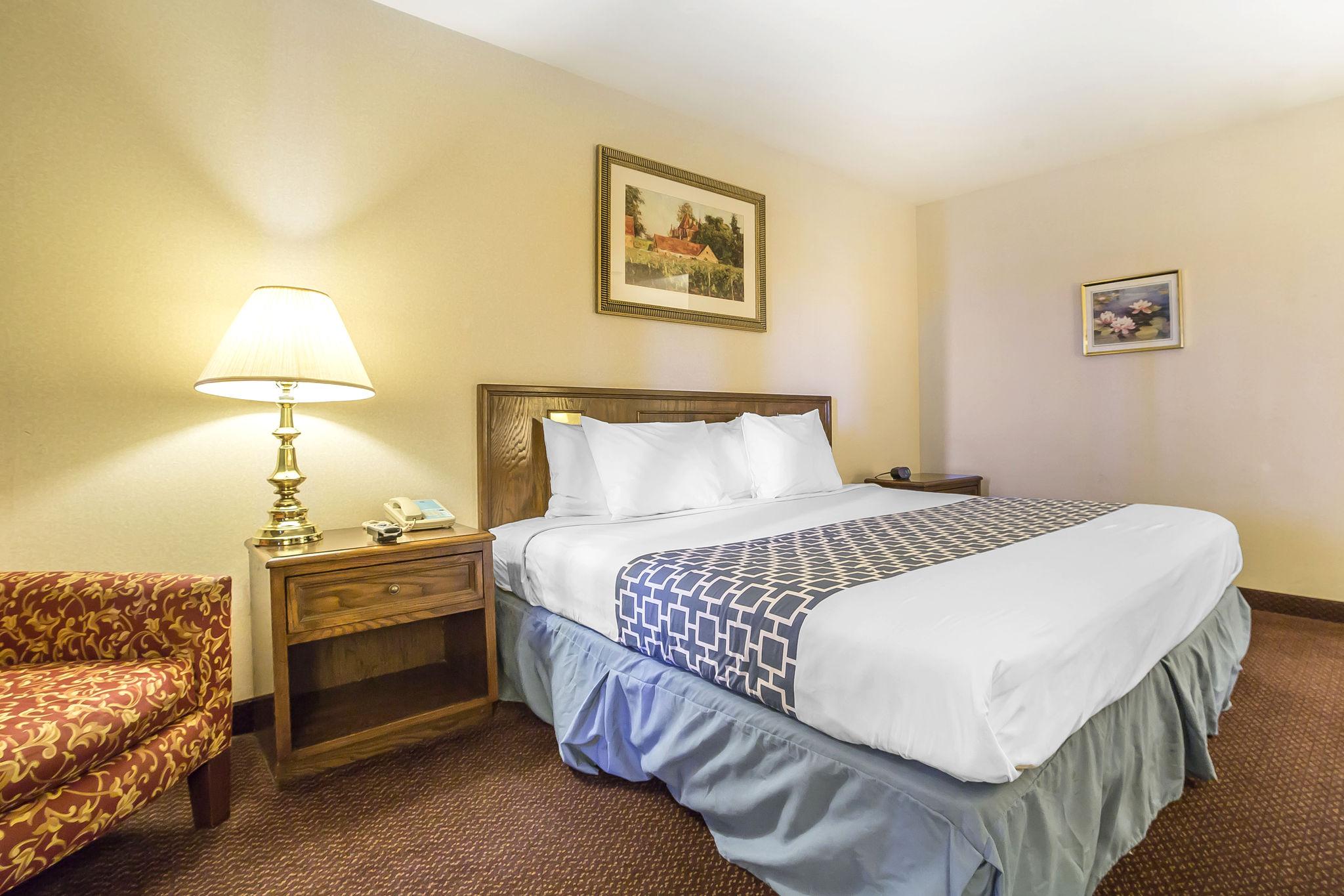 Econo Lodge Inn & Suites Санди Экстерьер фото