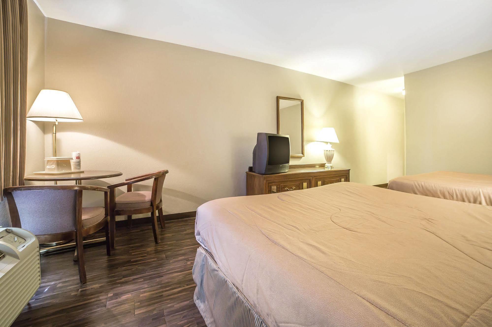 Econo Lodge Inn & Suites Санди Экстерьер фото